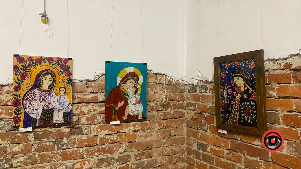 "Хай буде весна": у Коломиї діє нова мистецька виставка 4