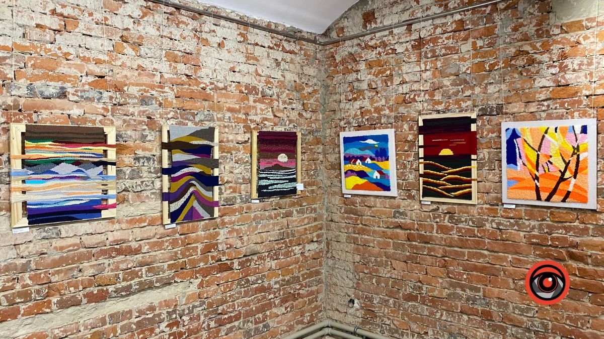 "Хай буде весна": у Коломиї діє нова мистецька виставка 3