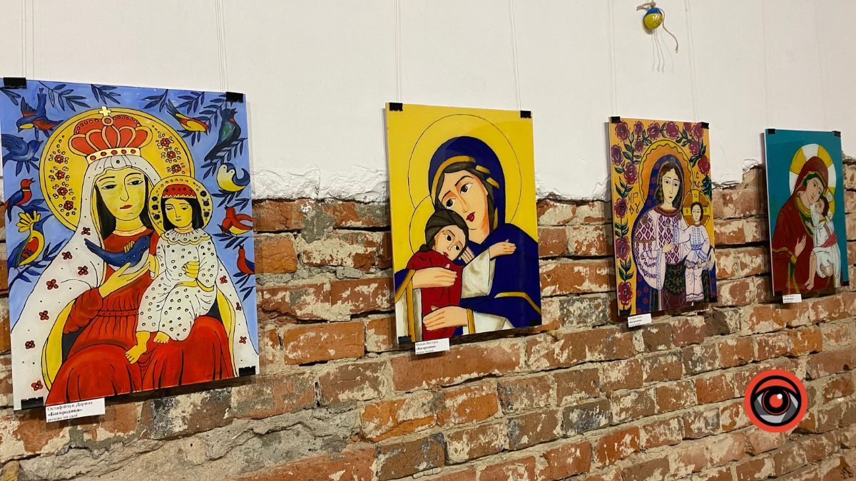 "Хай буде весна": у Коломиї діє нова мистецька виставка 1