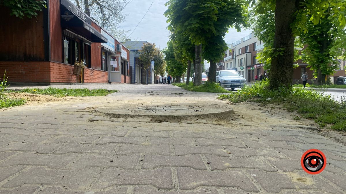 На вулиці Січових Стрільців виправили проблему з бруківкою, яка провалювалася 1