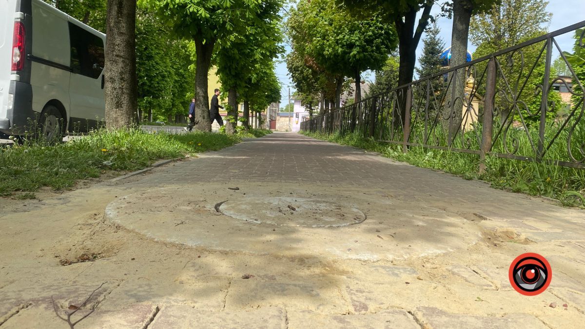 На вулиці Січових Стрільців виправили проблему з бруківкою, яка провалювалася 3