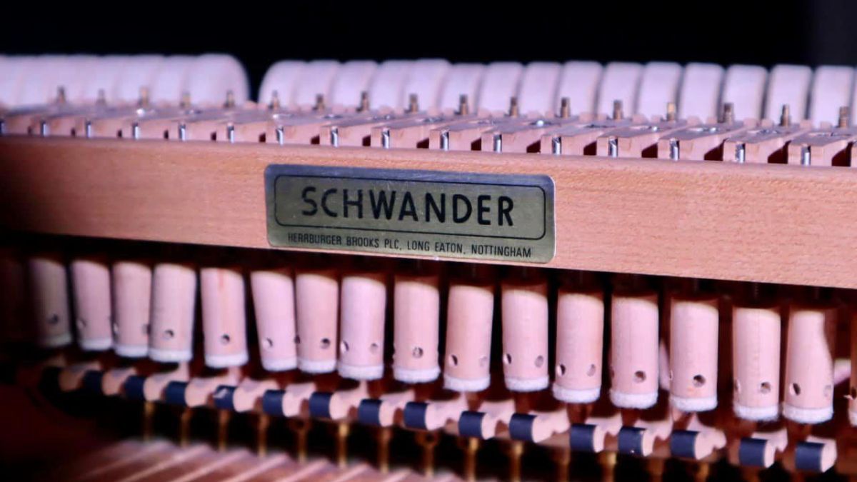 У Сокіл перевезли рояль 2