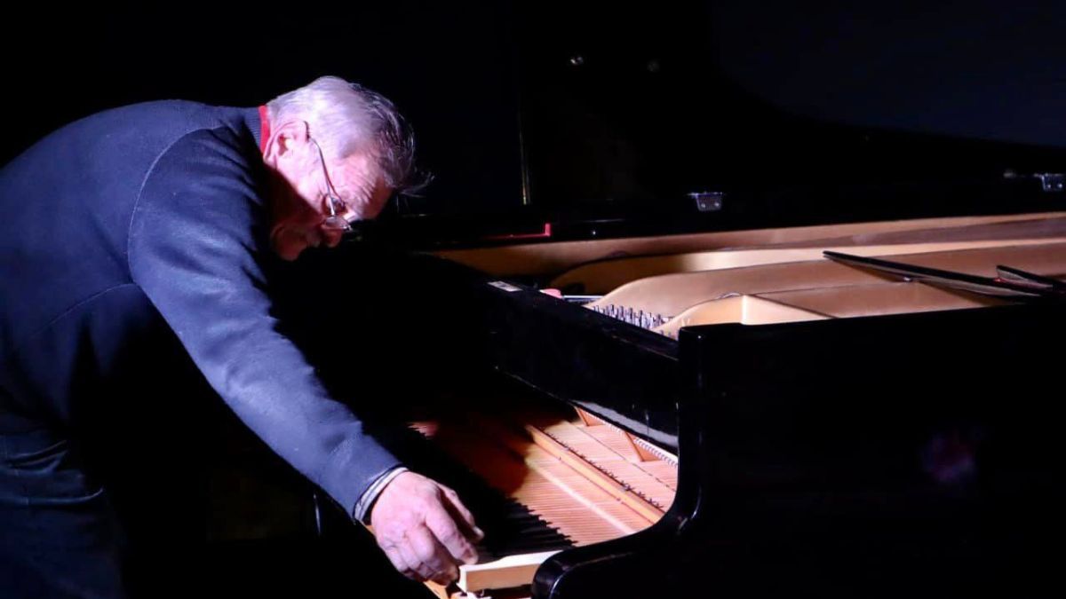 У Сокіл перевезли рояль 3