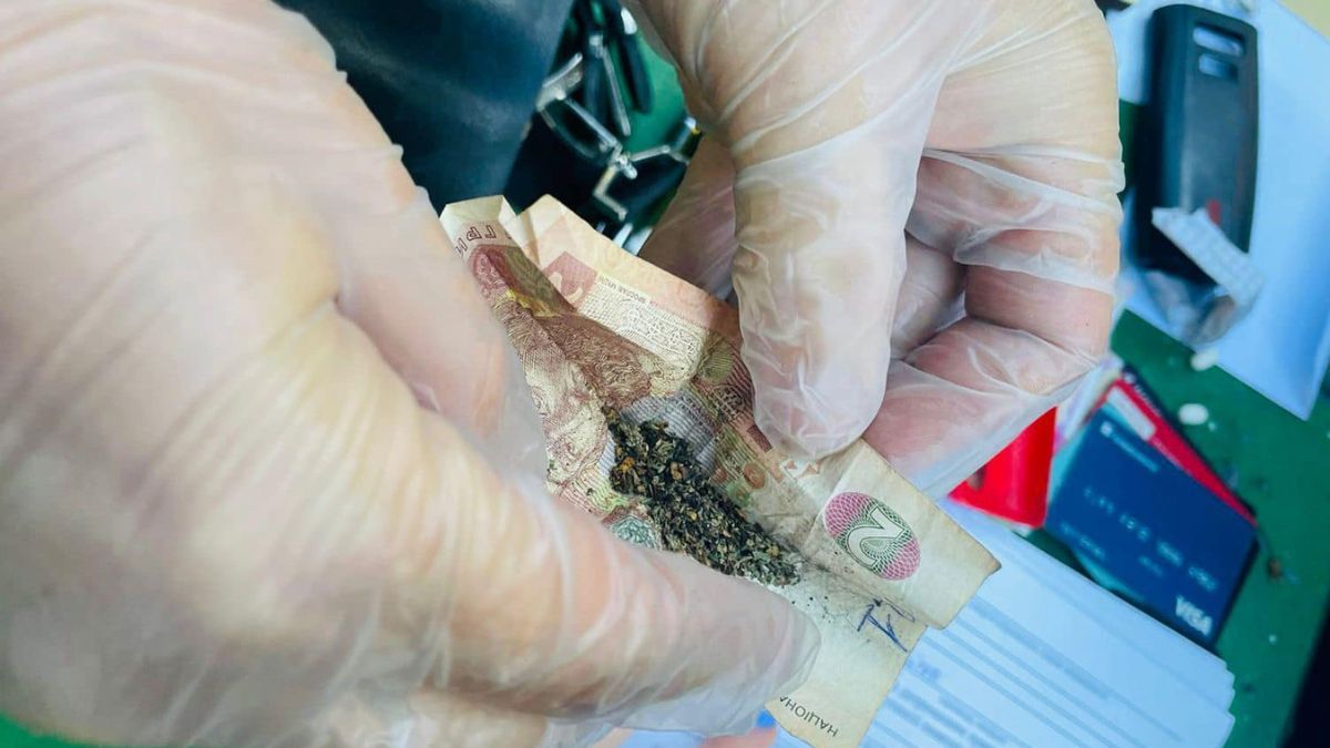 У Коломиї затримали підозрюваного за збут наркотиків 3