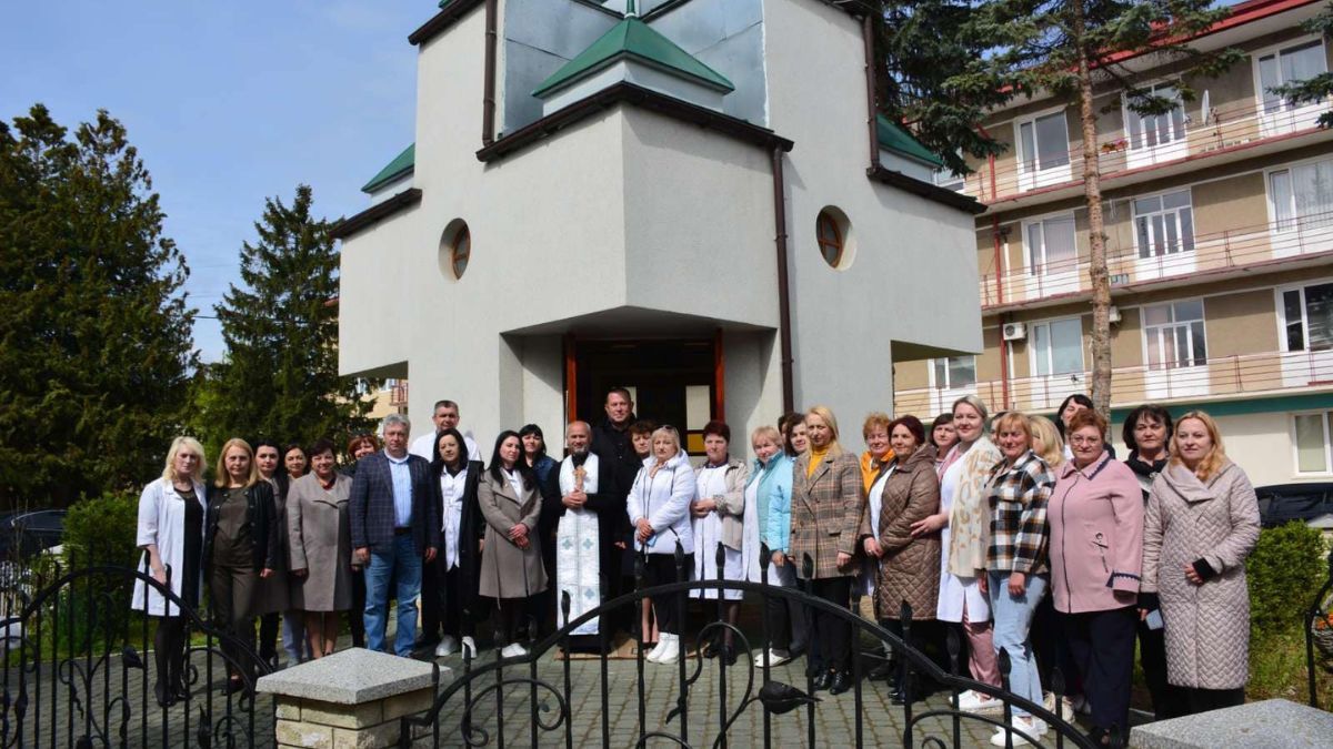 У Надвірній відбувся молебень з нагоди міжнародного дня медичної сестри 1