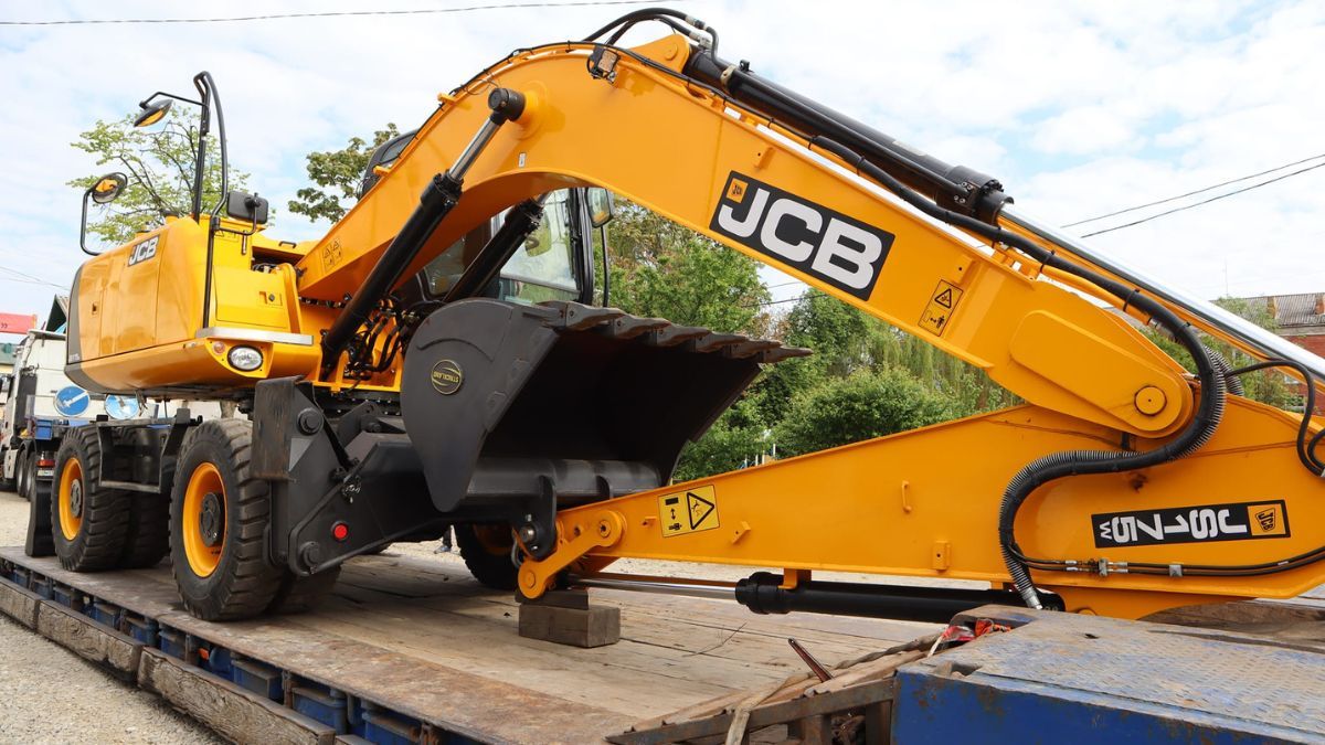 КП "Полігон Екологія" отримало новий екскаватор 1