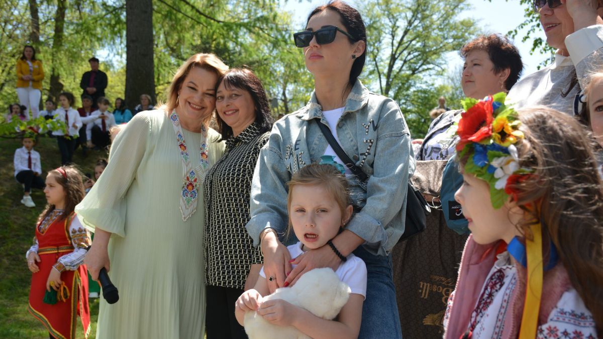 У Надвірній відбувся концерт до Дня матері 2