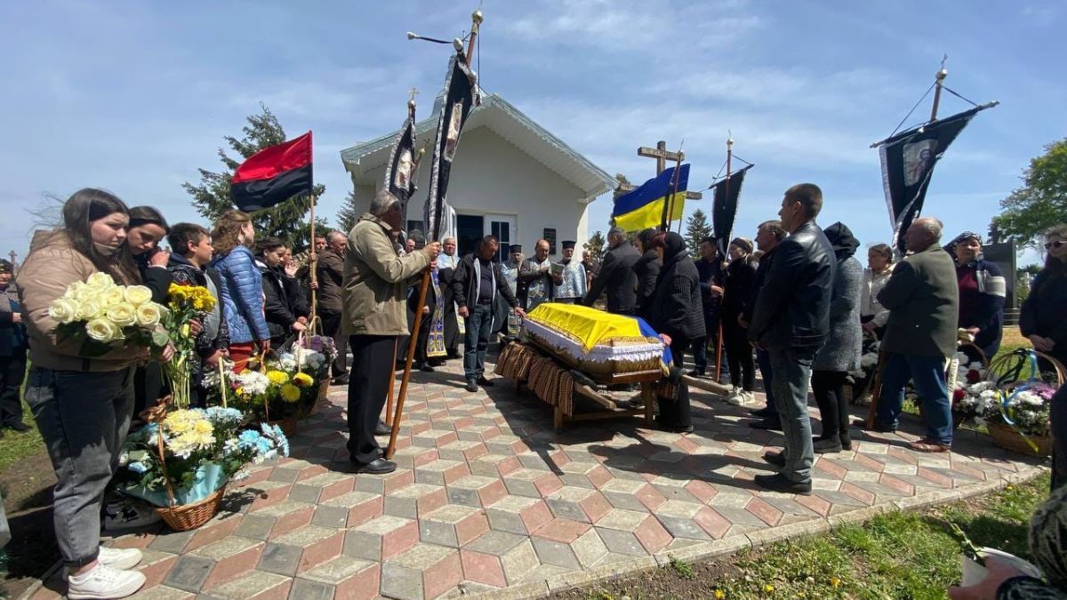 У Городенківській громаді провели в останню дорогу Богдана Бруса 6