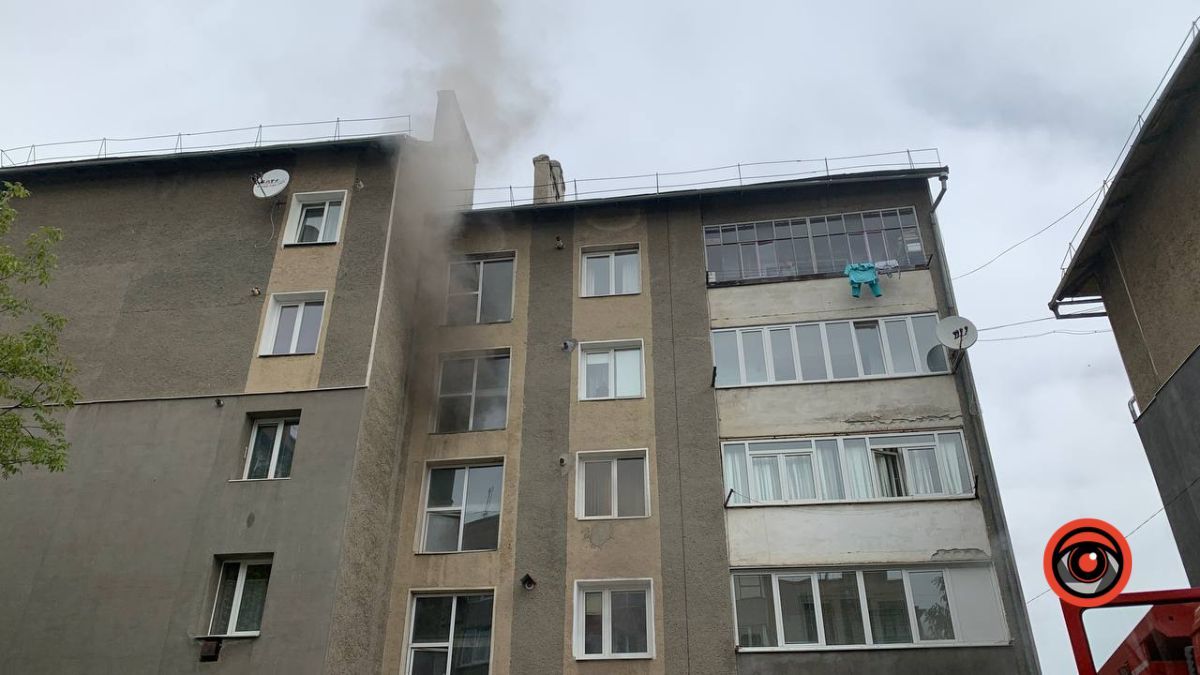 У Коломиї вогнеборці врятували двох чоловіків із задимленої квартири 1