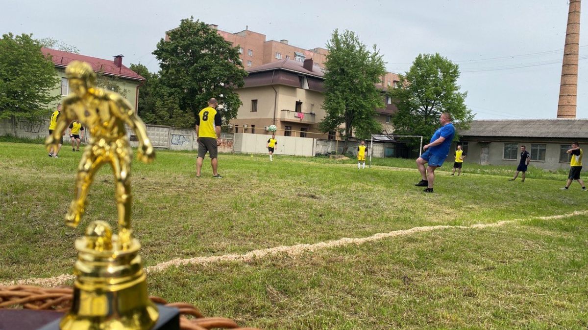 Коломийські студенти та педагоги зіграли у футбол 3