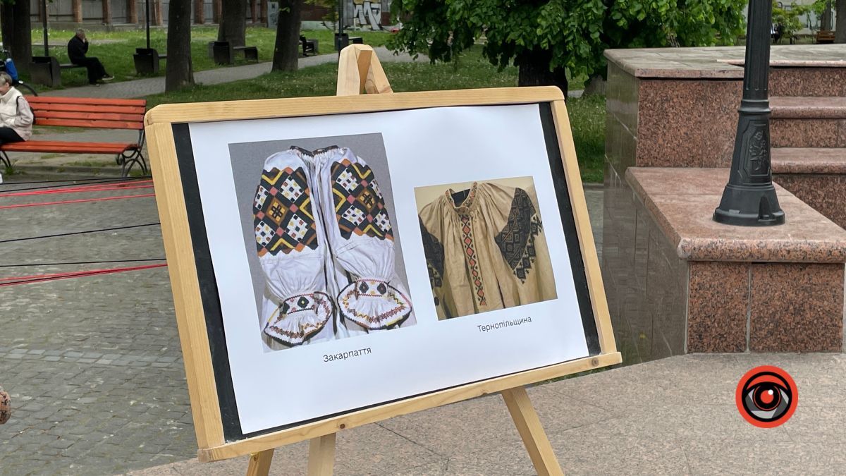Коломияни одягнули Івана Франка у вишиванку 2