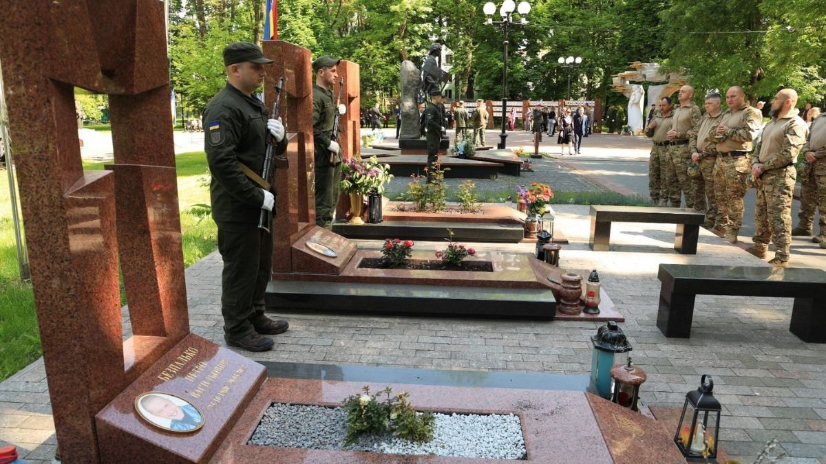 Шістьом родинам загиблих воїнів з Косівщини вручили почесні нагороди 3