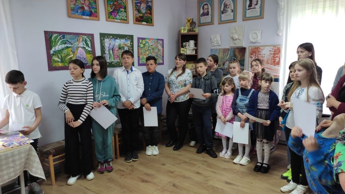 Дітей з Кутів нагородили дипломами за допомогу ЗСУ 1