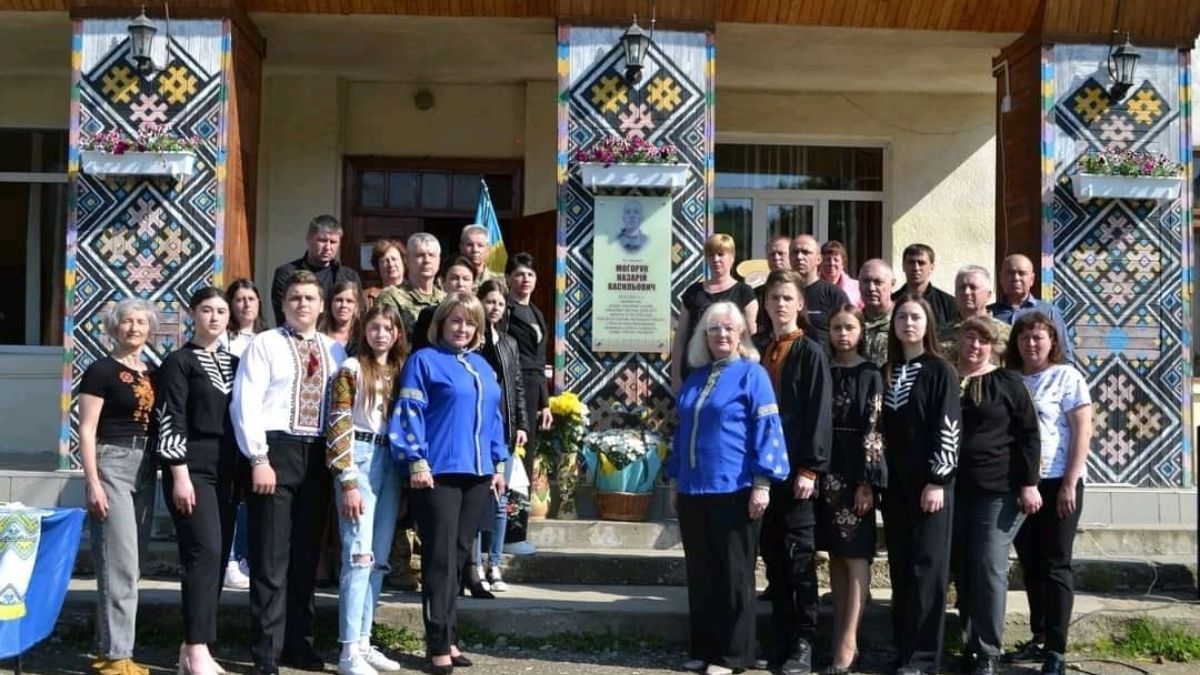 Меморіальну дошку загиблому Герою Назарію Могоруку відкрили у Верховинській громаді 3