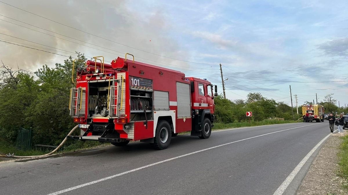 У Делятині горіла будівля 2