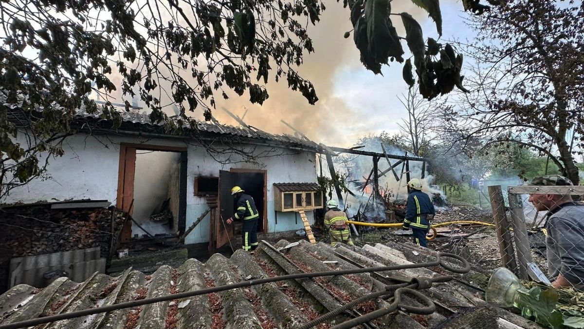 У Делятині горіла будівля 1