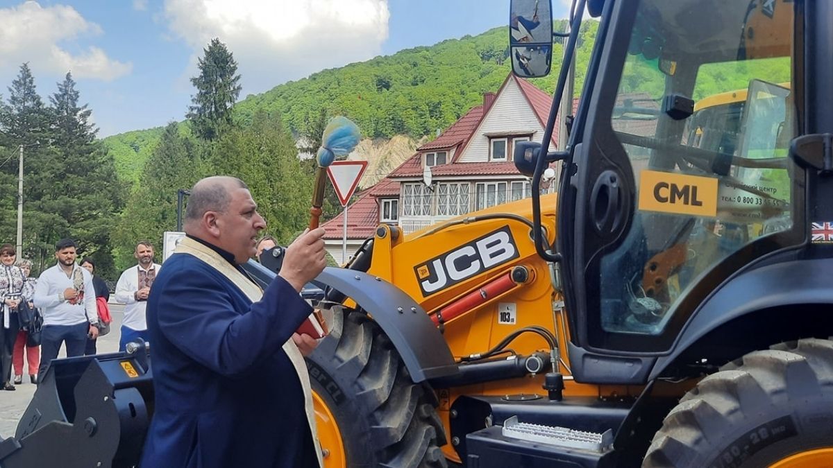 У Яремче придбали трактори для комунальних підприємств 1