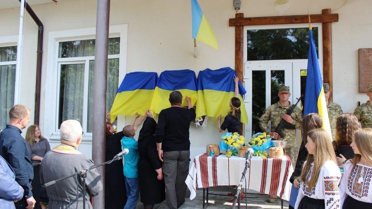 Меморіальні дошки захисникам відкрили у Делятині 2