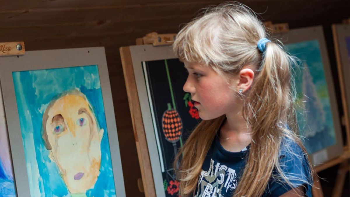 Звітну виставку "Барви сьогодення" відкрили у Коломийській художній школі 2