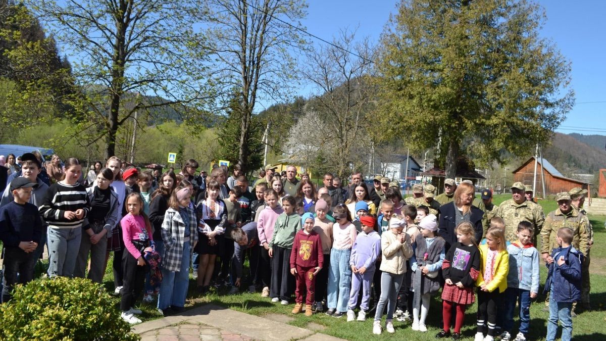 На Верховинщині відкрили меморіальну дошку Герою Дмитру Швагровському 6
