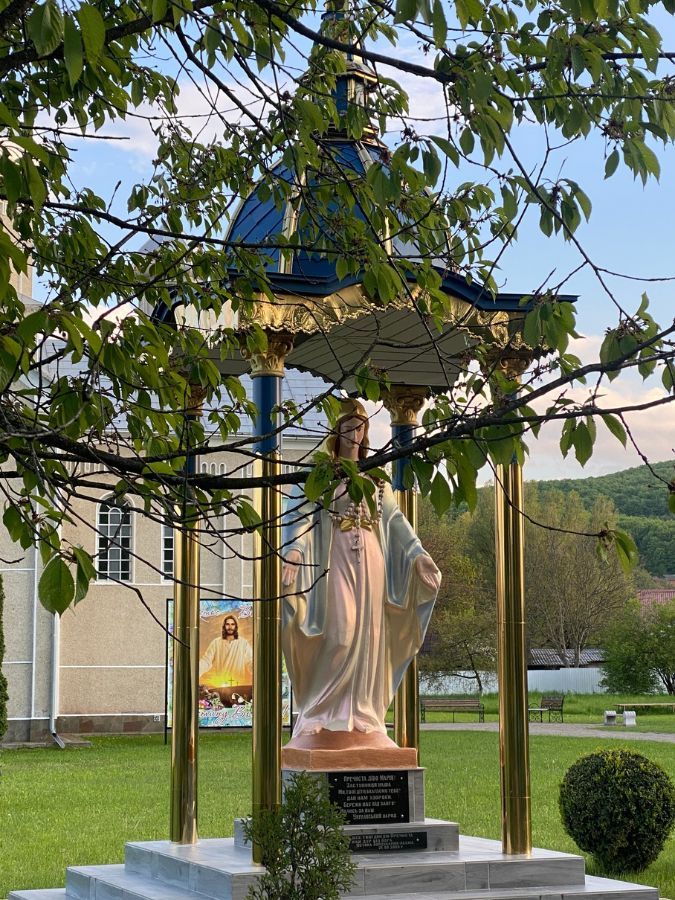 Крізь століття, епохи та війни: історія церкви у Яблунові 9