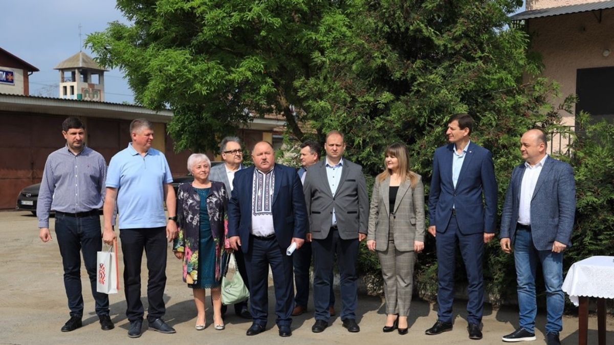 9 громад Прикарпаття отримали карети швидкої допомоги 2