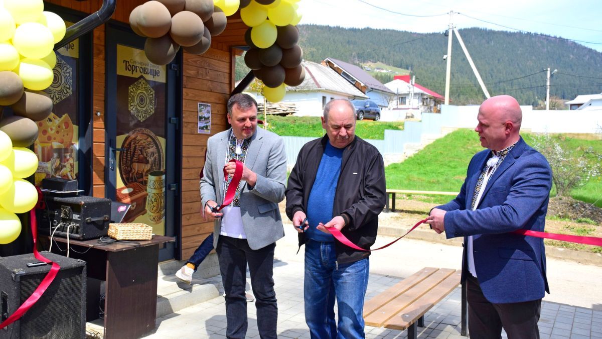 У Верховині відкрився новий сувенірний ринок 1