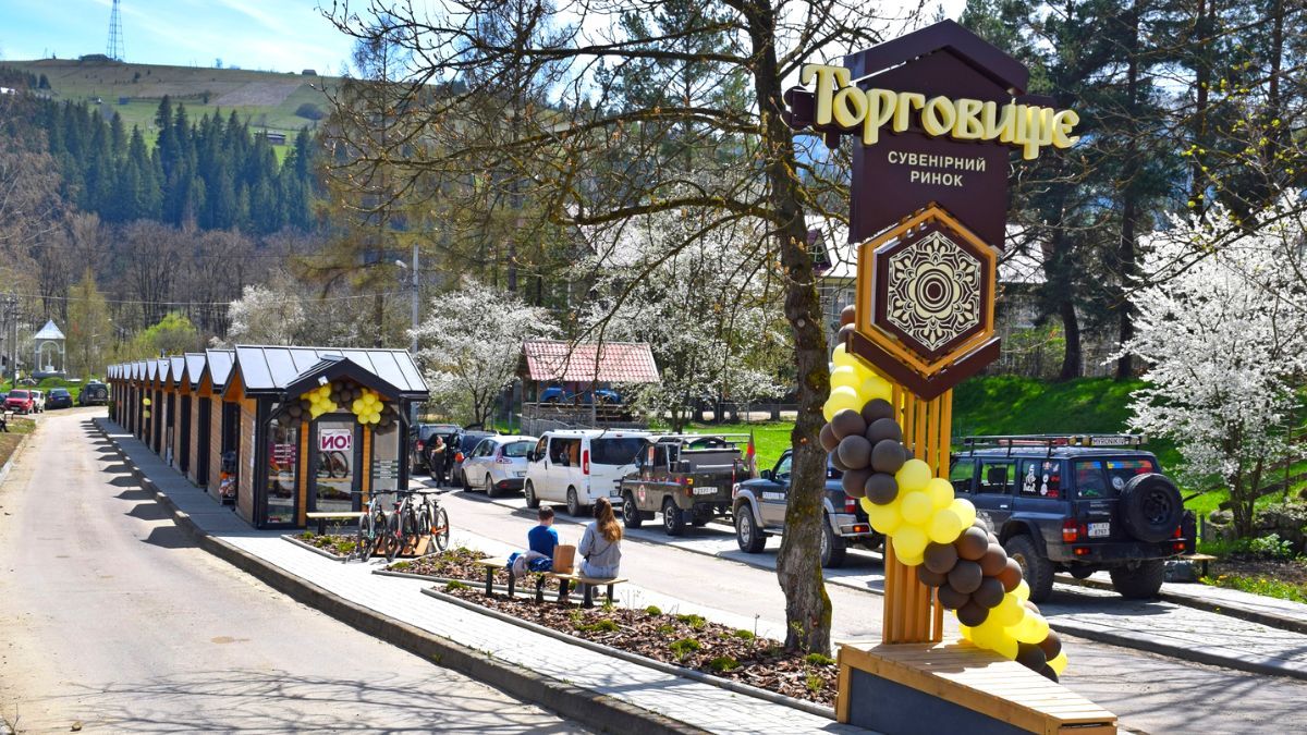 У Верховині відкрився новий сувенірний ринок 7