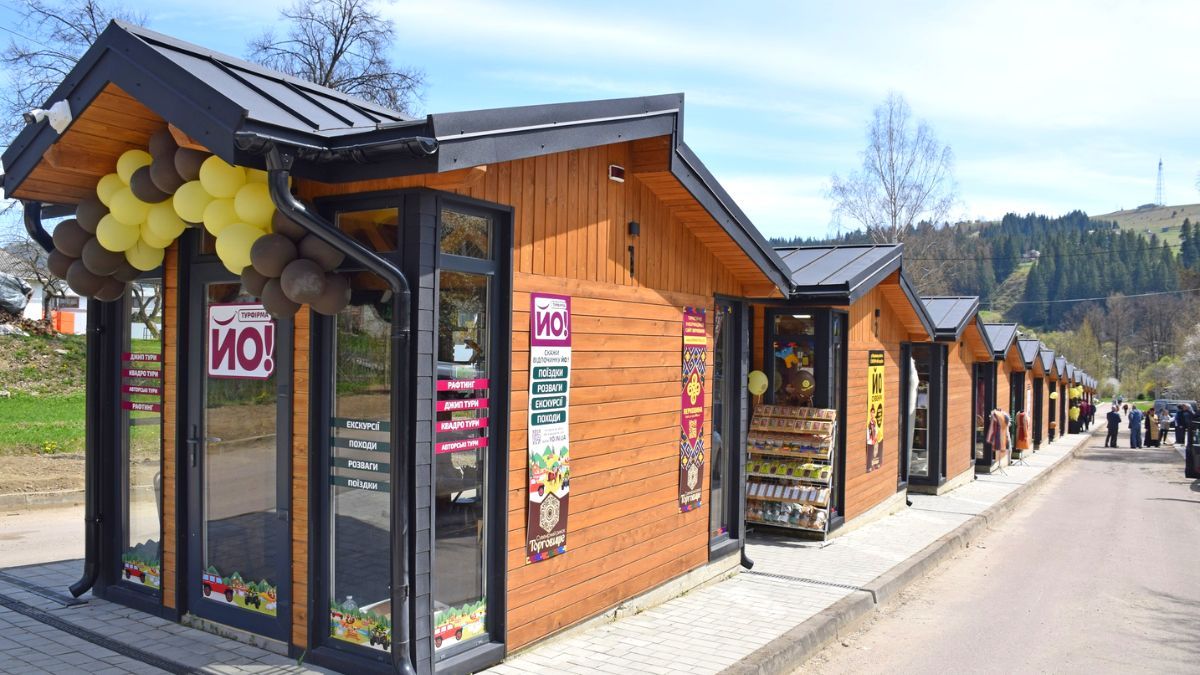 У Верховині відкрився новий сувенірний ринок 6