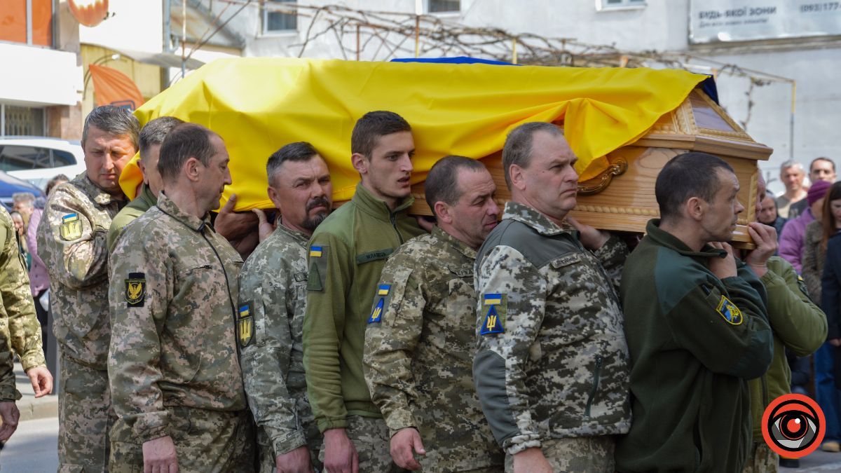 Коломия провела в останню дорогу Героя Владислава Юзюка 21