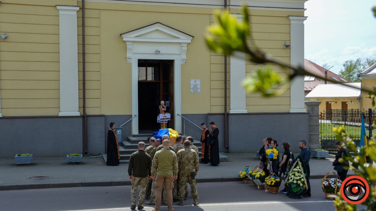 Коломия провела в останню дорогу Героя Владислава Юзюка 19