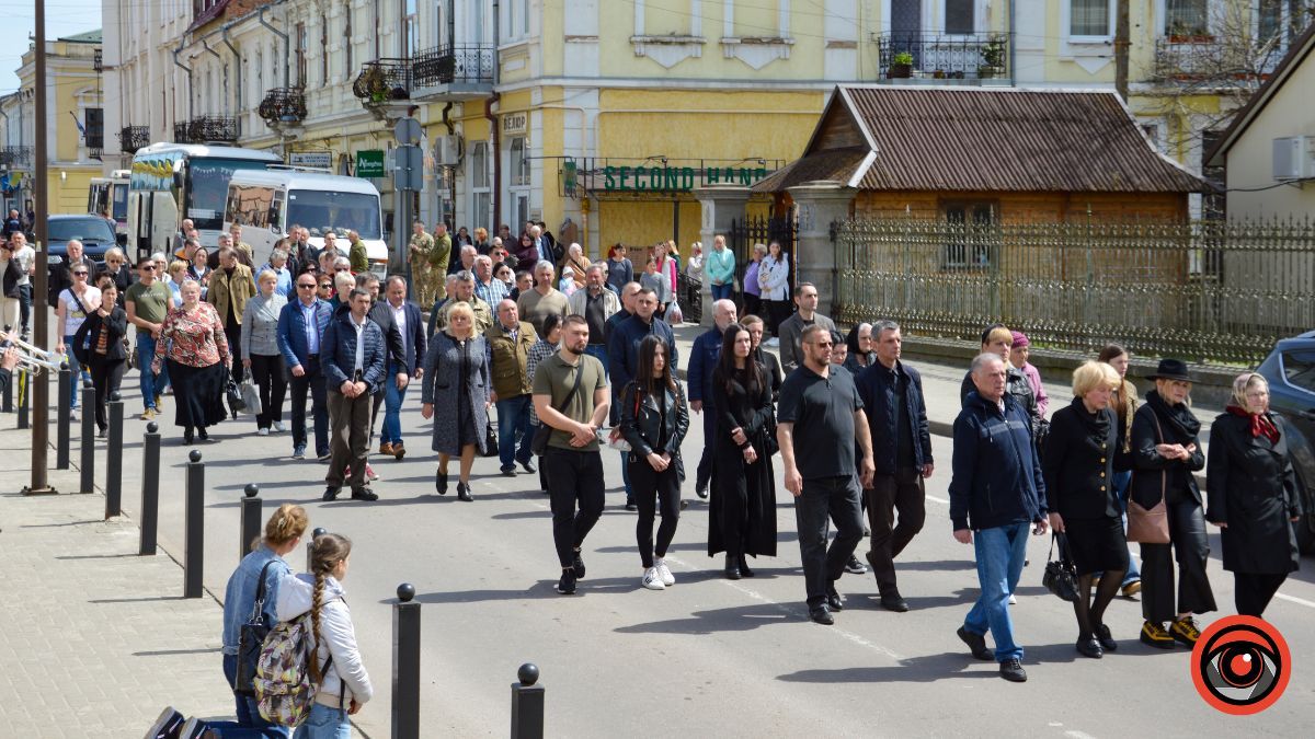 Коломия провела в останню дорогу Героя Владислава Юзюка 17