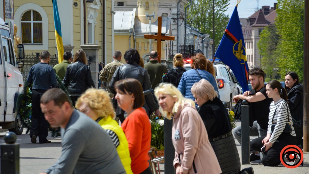 Коломия провела в останню дорогу Героя Владислава Юзюка 16