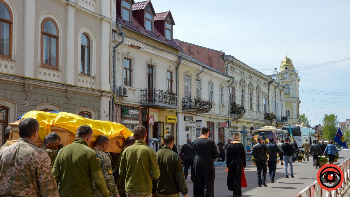 Коломия провела в останню дорогу Героя Владислава Юзюка 15