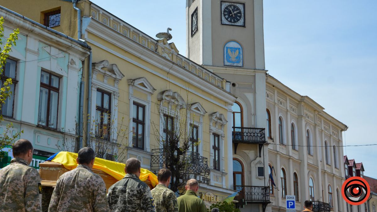 Коломия провела в останню дорогу Героя Владислава Юзюка 14