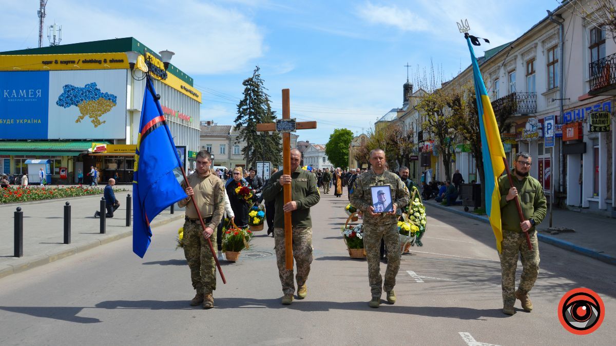 Коломия провела в останню дорогу Героя Владислава Юзюка 12