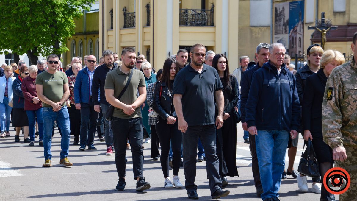 Коломия провела в останню дорогу Героя Владислава Юзюка 11