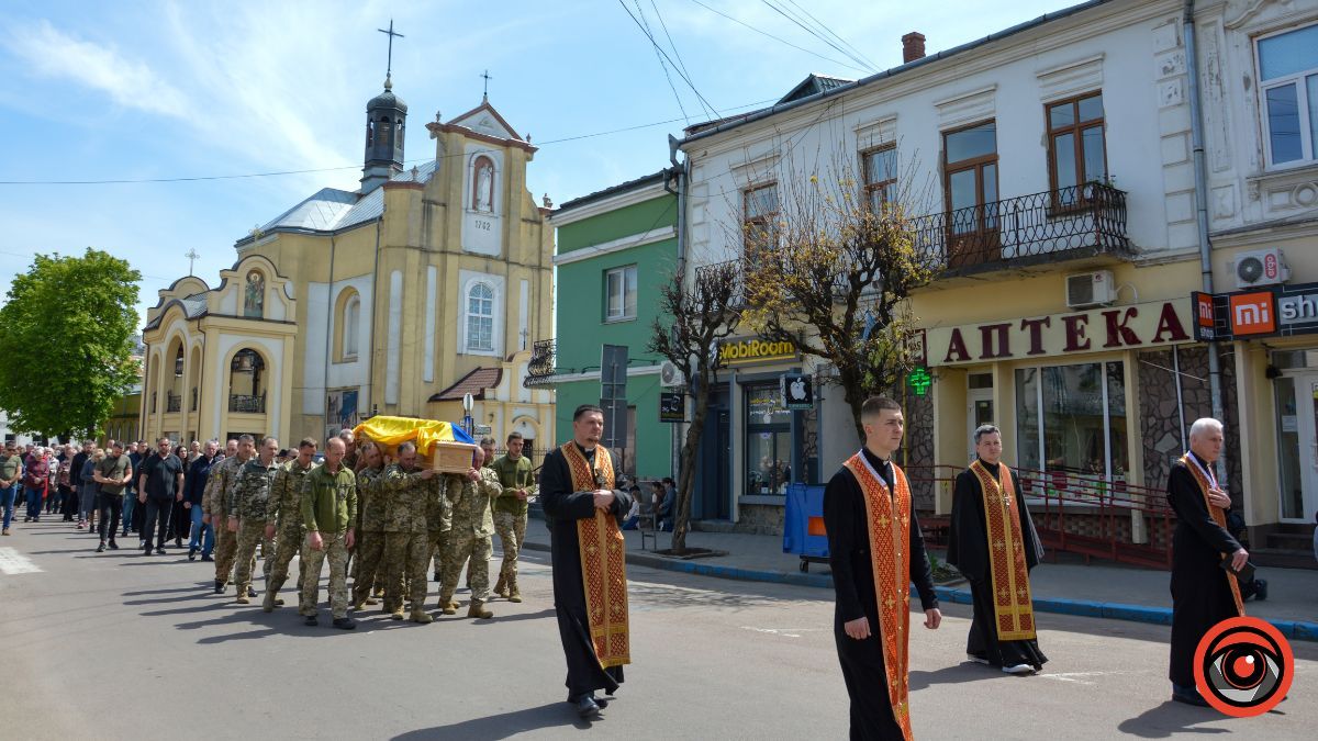 Коломия провела в останню дорогу Героя Владислава Юзюка 10