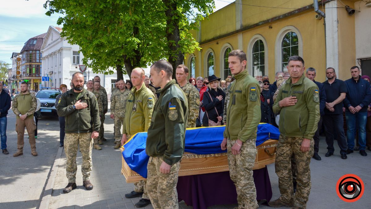Коломия провела в останню дорогу Героя Владислава Юзюка 9