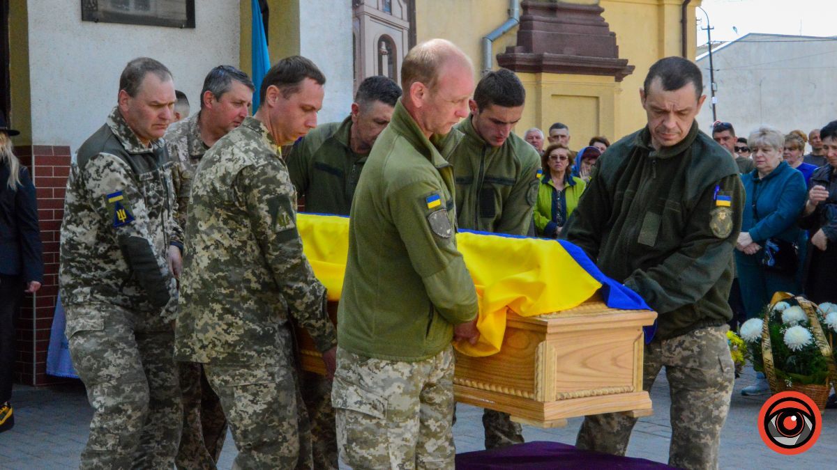 Коломия провела в останню дорогу Героя Владислава Юзюка 3