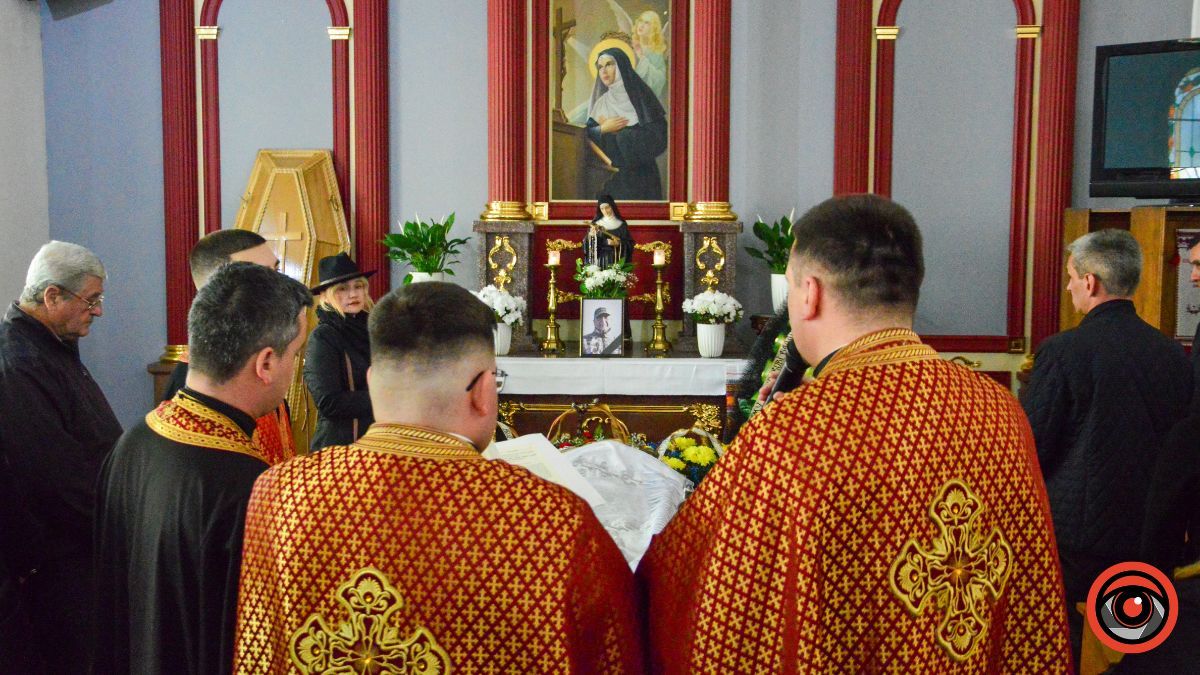 Коломия провела в останню дорогу Героя Владислава Юзюка 1