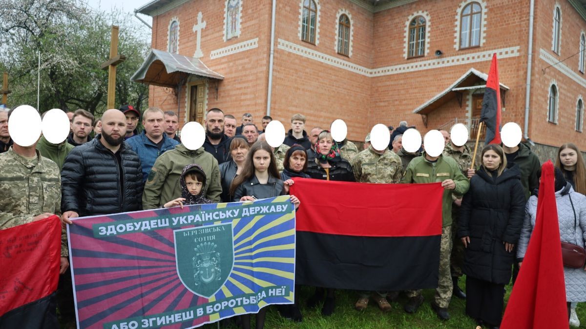 На Косівщині відкрили меморіальну дошку Герою Михайлу Генику 3