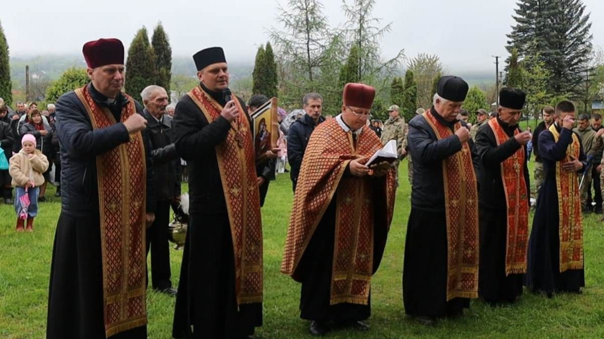 На Косівщині відкрили меморіальну дошку Герою Михайлу Генику 2