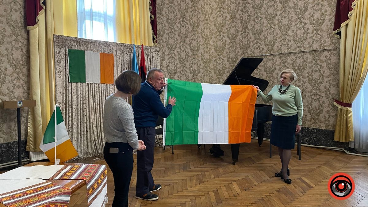 У Музеї історії міста відбулася зустріч з ірландським письменником Джоном Коннорсом 5