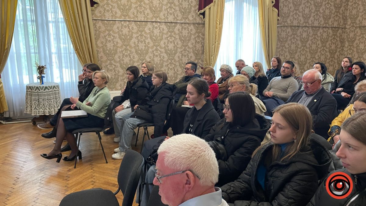 У Музеї історії міста відбулася зустріч з ірландським письменником Джоном Коннорсом 4