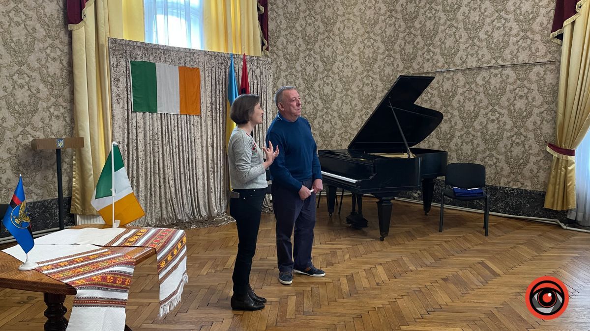 У Музеї історії міста відбулася зустріч з ірландським письменником Джоном Коннорсом