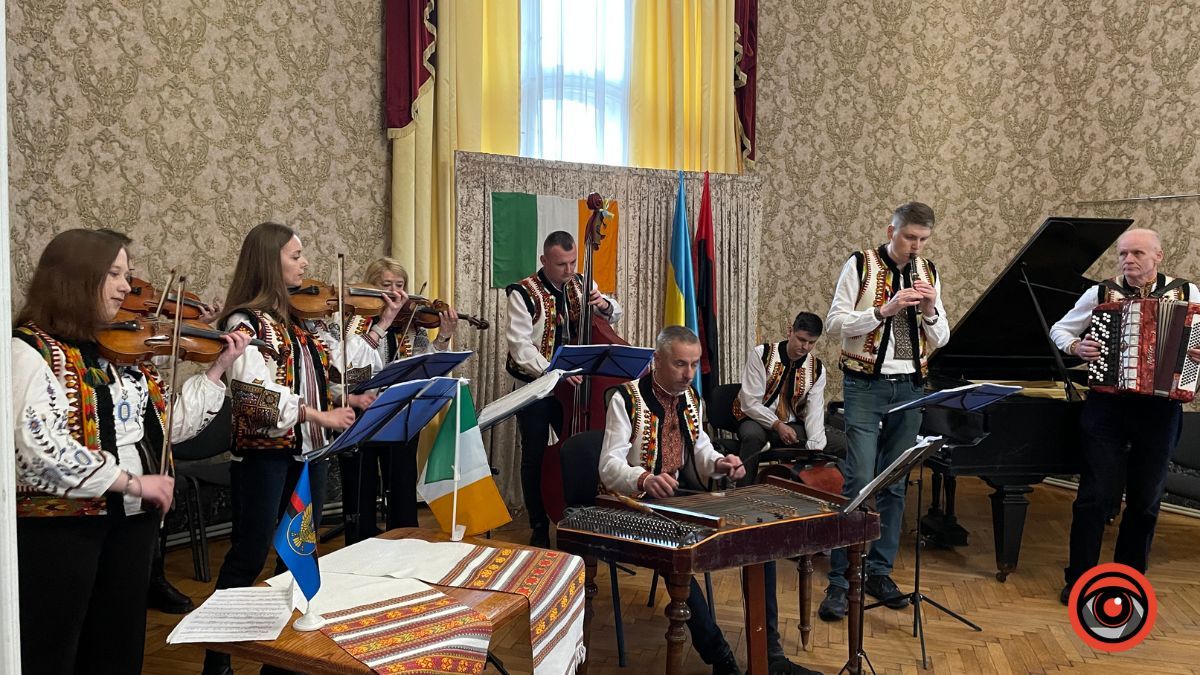 У Музеї історії міста відбулася зустріч з ірландським письменником Джоном Коннорсом 2