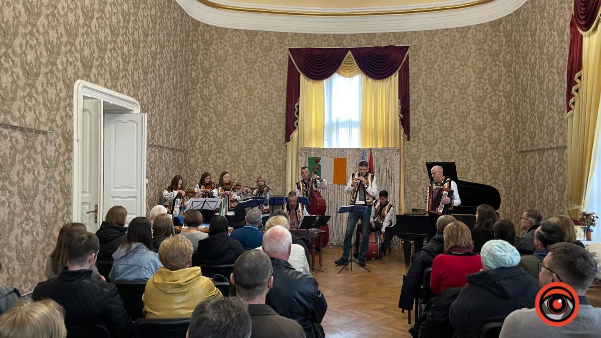 У Музеї історії міста відбулася зустріч з ірландським письменником Джоном Коннорсом 1