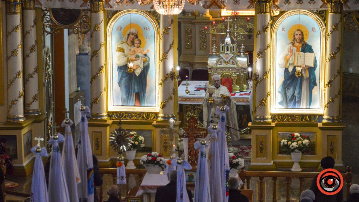 Давня вишивка у Святомихайлівському соборі 1