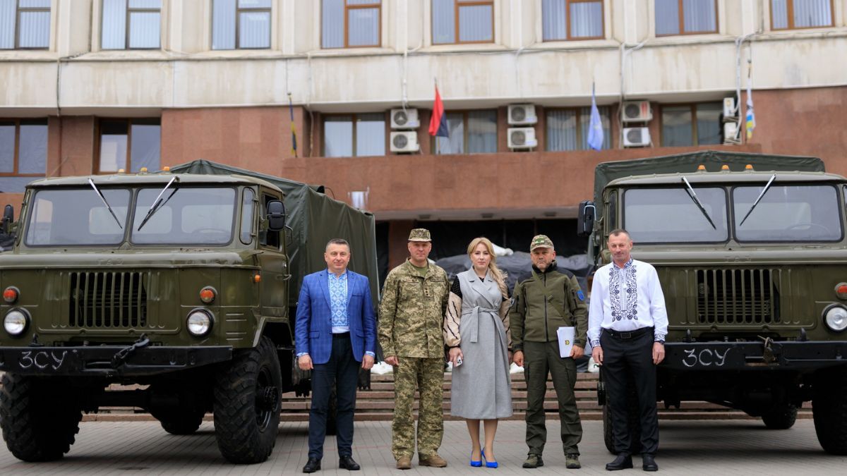 Івано-Франківщина передала на фронт два автомобілі 2